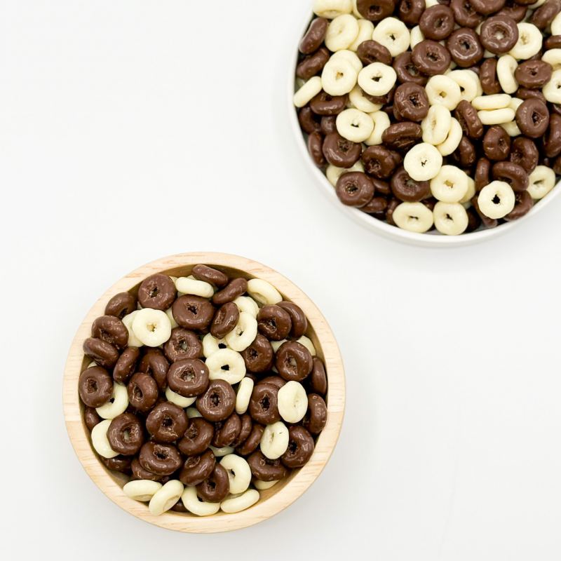 Milk & white chocolate loops
